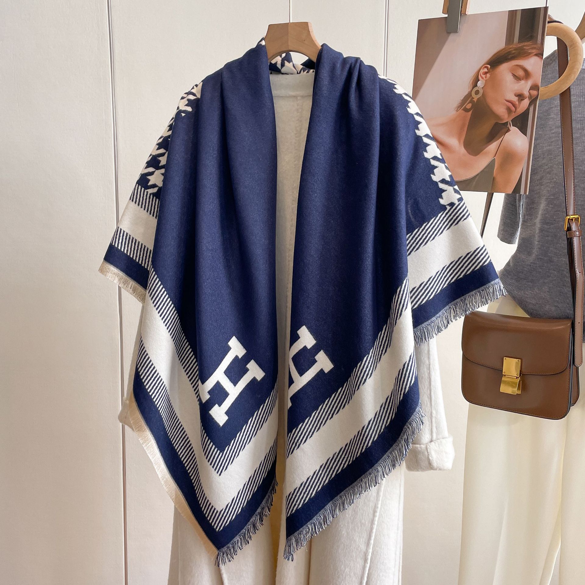 2023 estilo coreano houndstooth impreso gran bufanda cuadrada de cachemira-como la moda letra H cálida bufanda de otoño e invierno engrosada bufanda