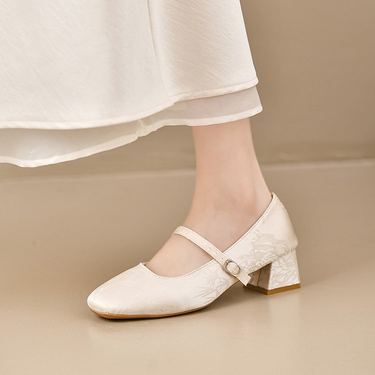 Nuevos zapatos chinos suaves de estilo mary-zhen para mujeres delgadas versátiles 2026 nuevos tacones gruesos de cabeza cuadrada falda francesa cheongsam zapatos individuales
