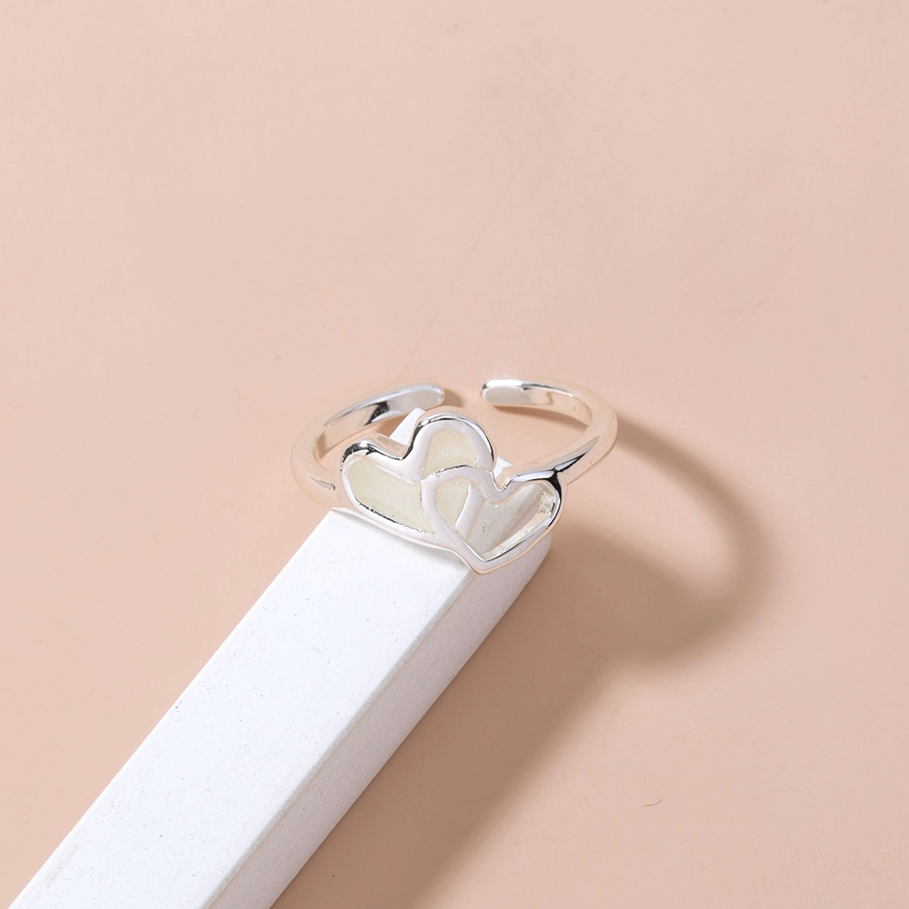 Simple Fashion Heart Shaped Hollow Opening Ring display picture 5
