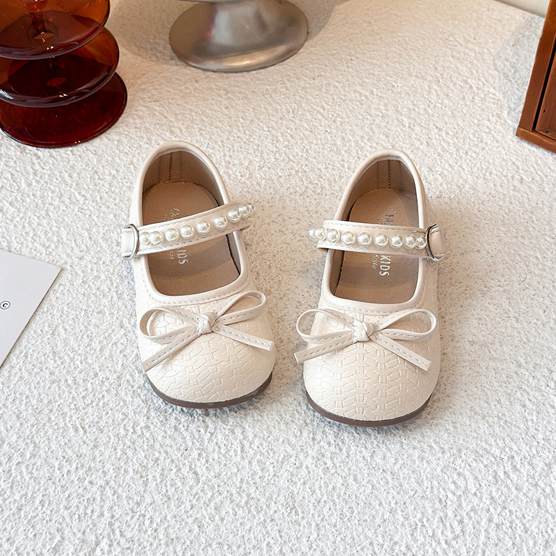 Zapatos de cuero de niñas 2026 primavera y otoño nuevos zapatos de moda infantil Pearl Princess arco dulce zapatos de suela suave image 3