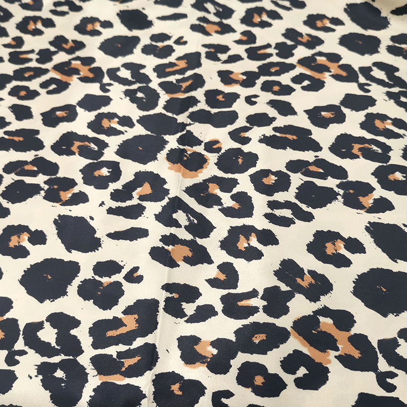 Inventario de tela de seda impresa de leopardo, ropa de dormir, sombrero de baño, ropa de mujer, almohada, tela impresa