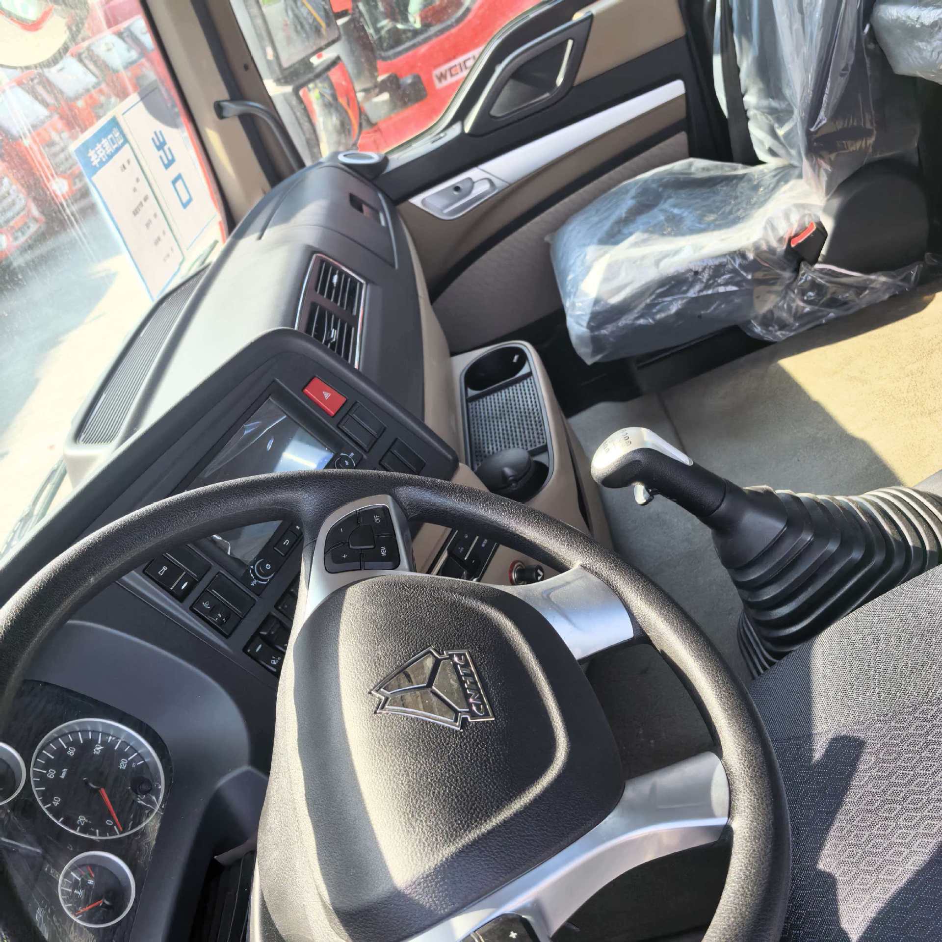 Cross-border Sinotruk HOWO 8X4 dump truck, front four-wheel rear eight-wheel muck truck, African Sinotruk HOWO tipper muck truck