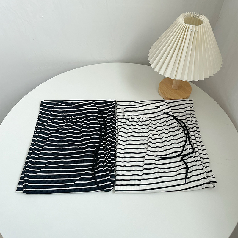 Hielo blanco y negro rayas pantalones de piernas anchas para mujeres primavera y verano delgados de cintura media y alta caída sensación de caída pantalones casuales