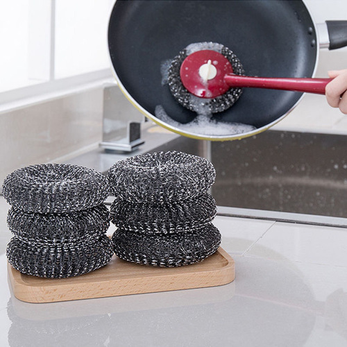 Household long-handled pot brush does not damage the pot, kitchen cleaning and pot washing with a brush to decontaminate dishes, steel wire ball brush pot artifact