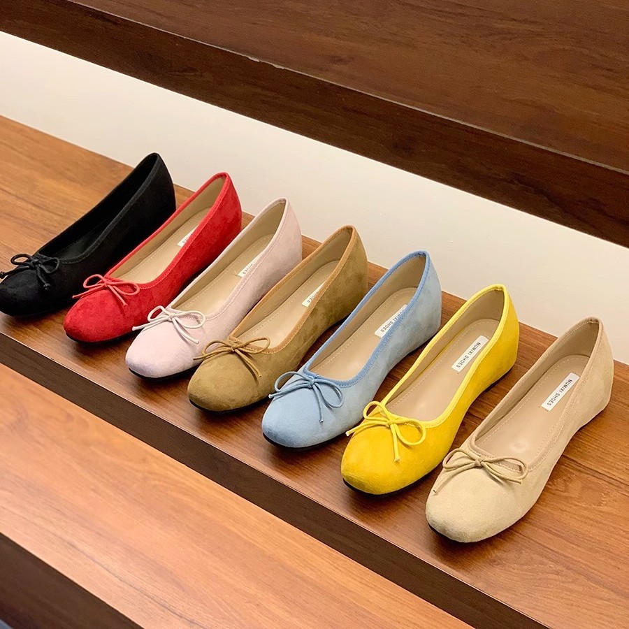 Zapatos rojos retrógrados de altura interior zapatos de mujer 2025 nuevos zapatos de ballet rosa de primavera francesa suaves