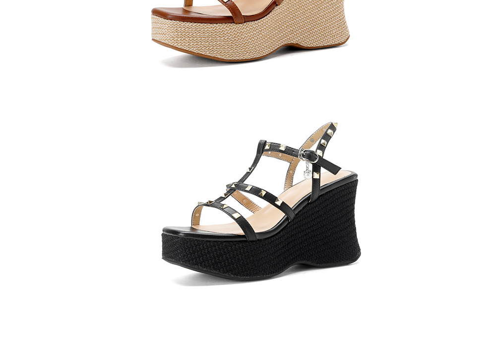Sandal nữ đế xuồng cao gót phong cách Bohemian, mũi hở, quai đinh tán, đế bánh mì dày — màu nâu, màu đen, màu trắng ngà chi tiết 21