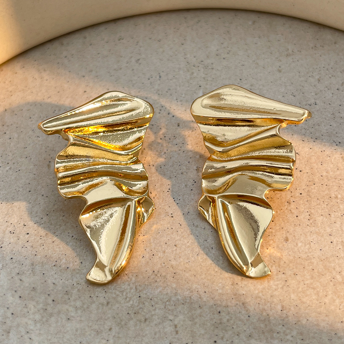 22g Weight Metal Ear Needle Material Drop Earrings, Ear Studs Classification 1 Pair Quantity Holiday, Street Occasion Metal Material Geometric, Heart Shape Pattern All Seasons Season Women's Gender Polished Finish Plating Design Retro, Classic Style Style 1 Pair Retro Classic Style Geometric Heart Shape Plating Metal Drop Earrings Ear Studs 3