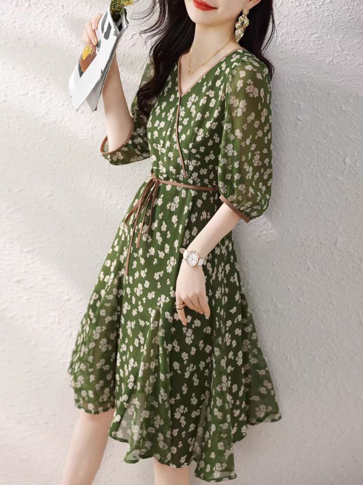 Đầm maxi nữ thắt eo tay ngắn đuôi cá họa tiết hoa xanh — Hoa màu xanh lá cây