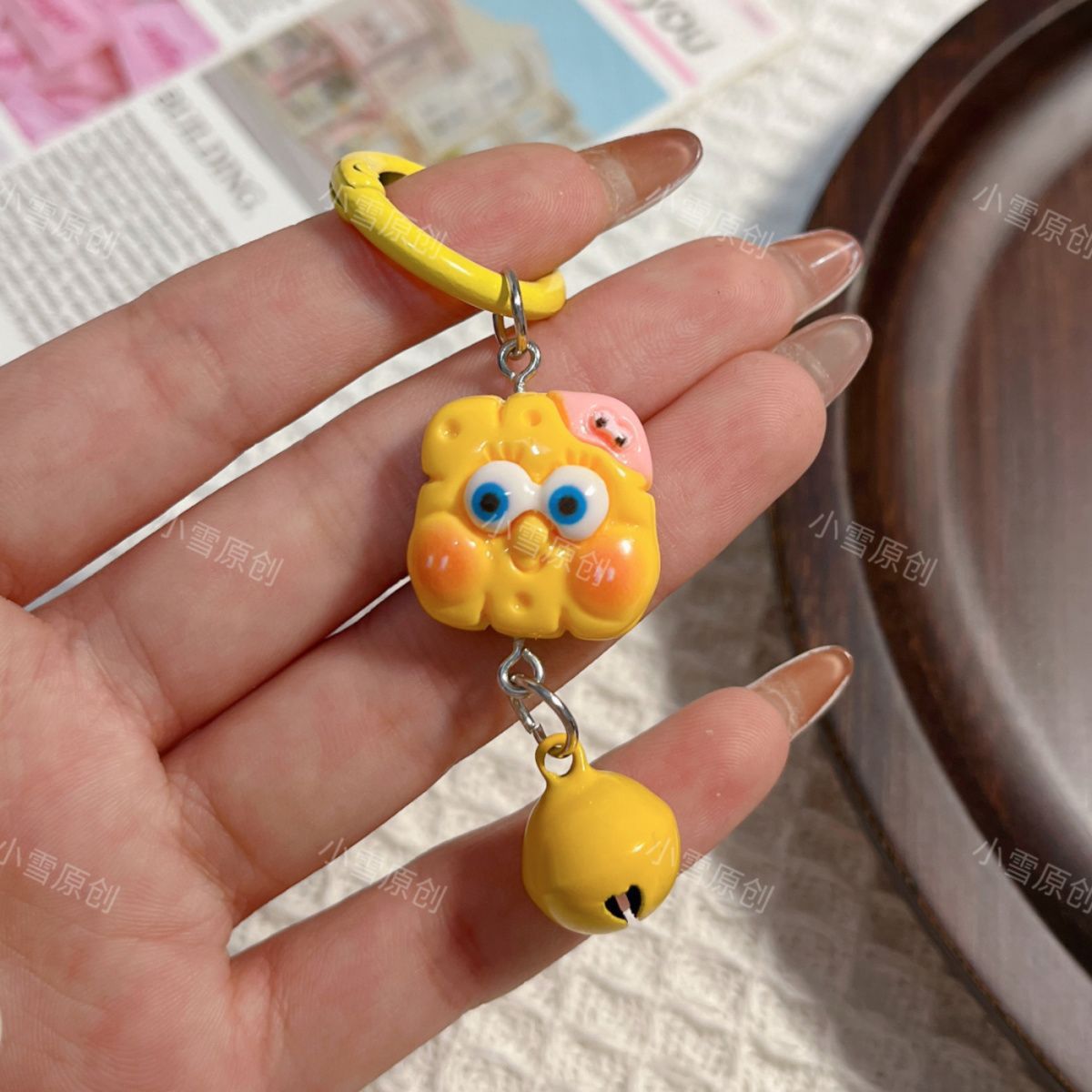 Pequeña tarjeta campana D01 pareja en línea SpongeBob pie estrella de dibujos animados llaveros lindos bolsos de pareja estudiantes