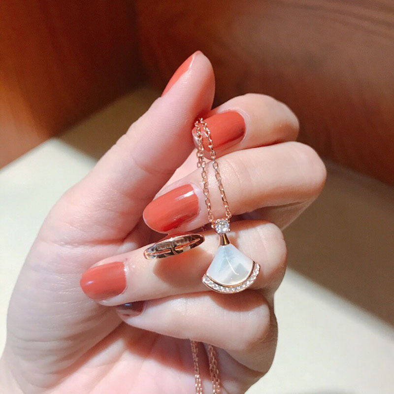 宝家高品质V金链条电镀天然贝母裙子项链轻奢高级扇形吊坠锁骨链|undefined