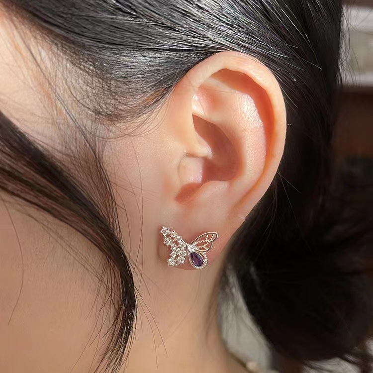 Brincos de tarracha com zircônia e pérolas para mulher elegante_voghion.com