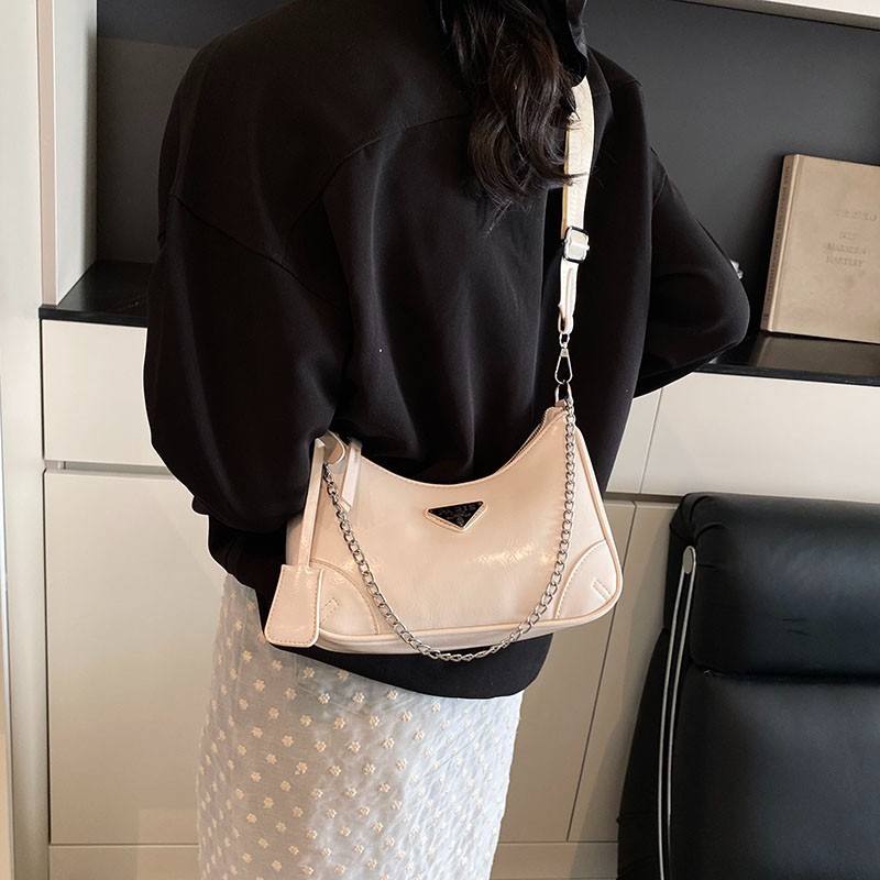 Bolso bandolera de lujo ligero para mujer Bolso de doble uso de ocio de cercanías Bolso de hombro de moda simple Nuevo bolso de alta gama de moda