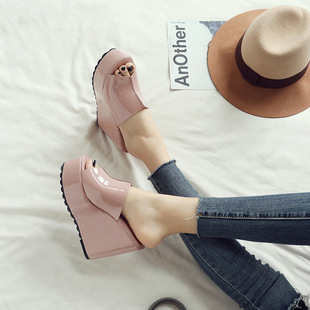 Cross-border 2024 foreign trade Europe and the United States summer new wedge thick-soled pink patent leather waterproof platform high heel fish mouth sandals women