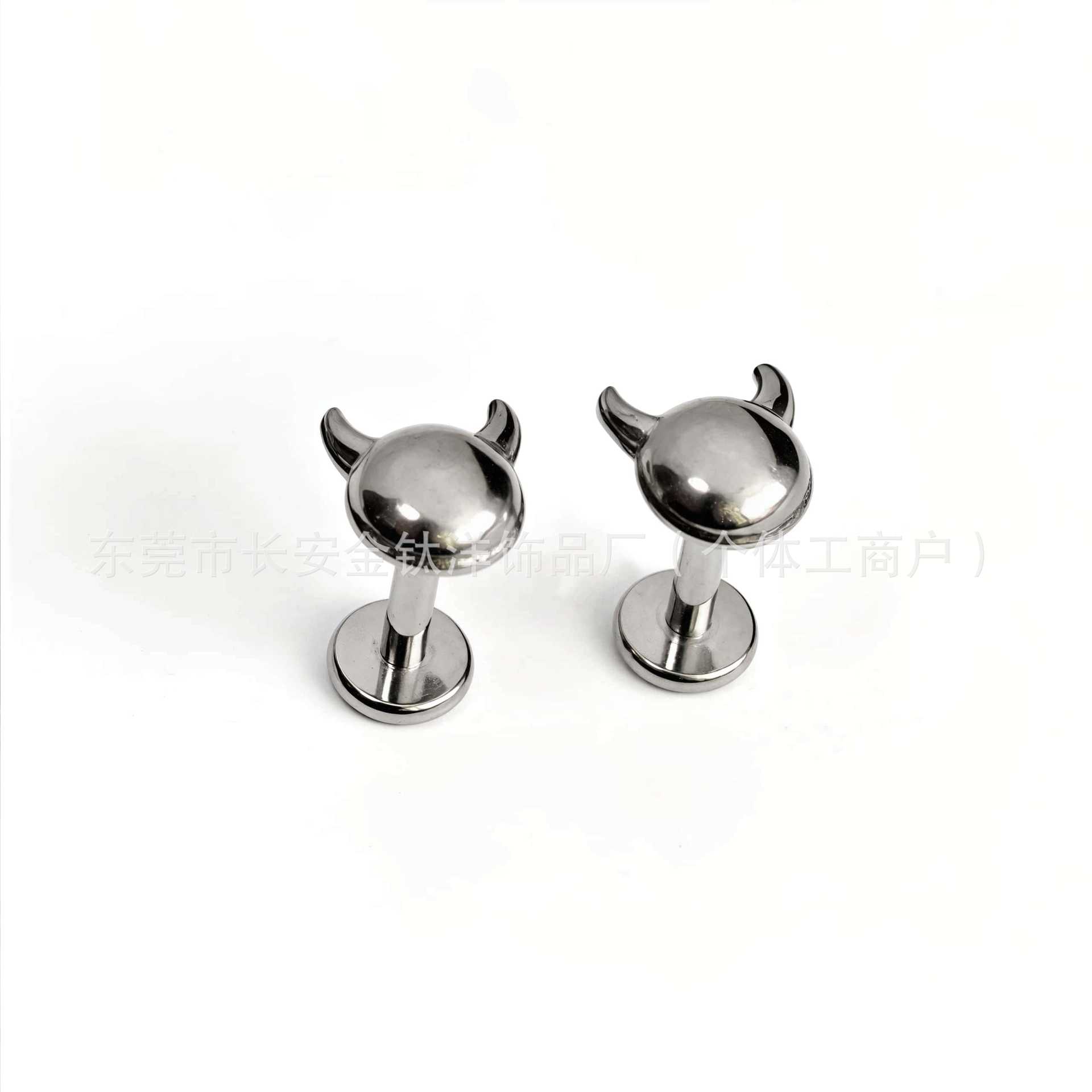 Pointed titanium steel lip stud product view