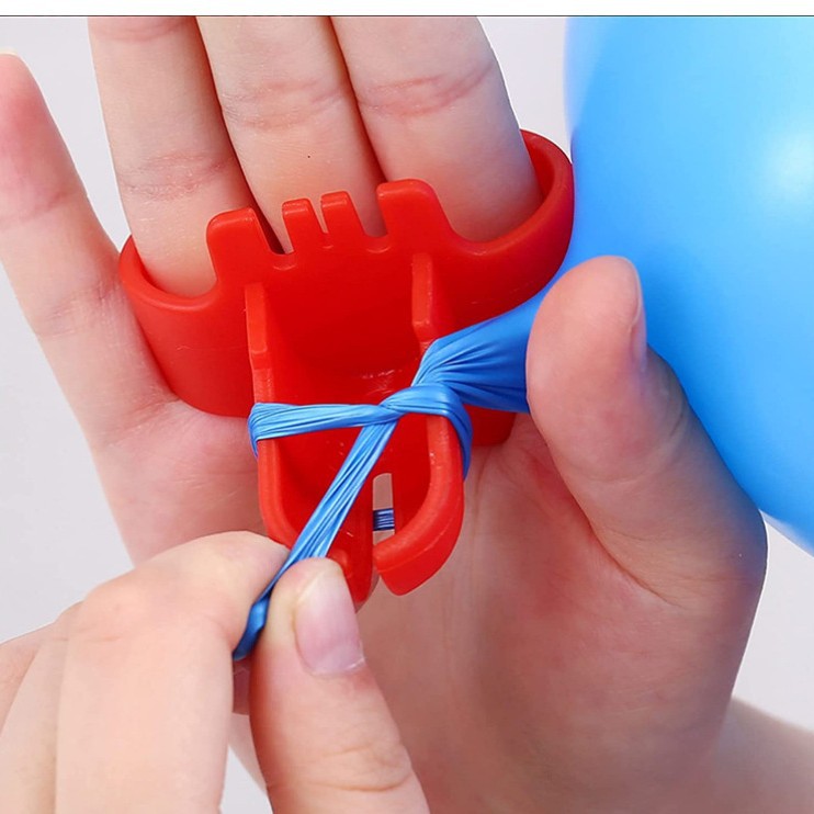 28 kits de arco de globo, 3 rollos de papel y 3 pegatinas de dispensación y 2 herramientas de atado de globos y 20