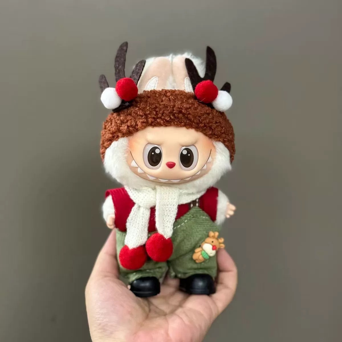 Специальная цена производителя Labubu Christmas набор детской одежды, первая, вторая и третья генерации Labubu, головные уборы и шарфы оптом