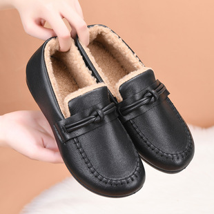 Flat bottom small leather shoes 2024 autumn and winter new soft bottom soft surface fashion casual fleece-lined bean shoes a pedal mother shoes