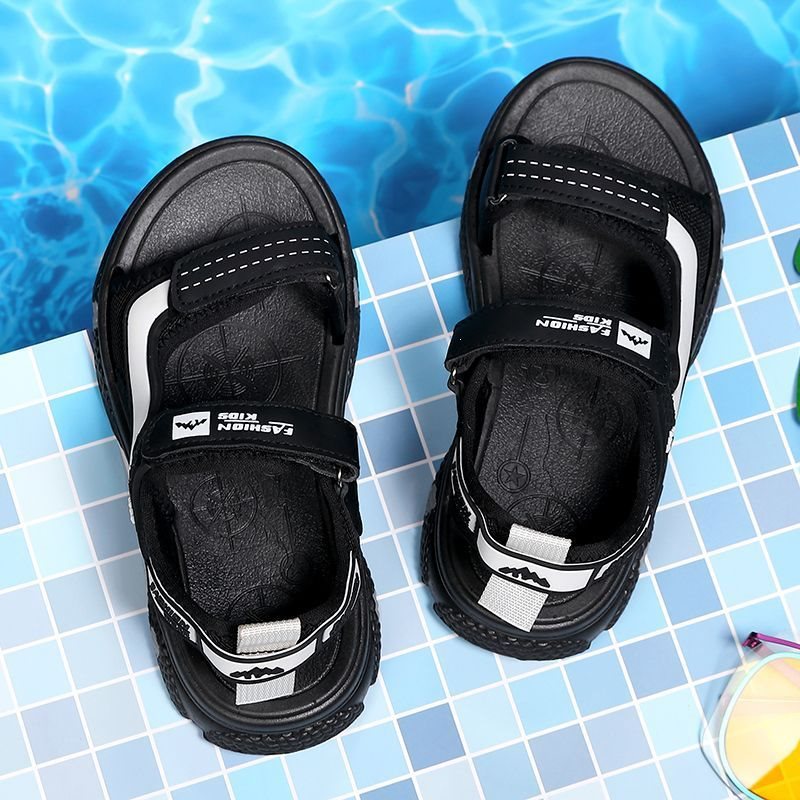 Children's sandals are slip-resistant, odor-resistant, washable, with a cool and stylish feel, versatile for casual wear, suitable for outdoor and beach use, with soft soles and comfortable design