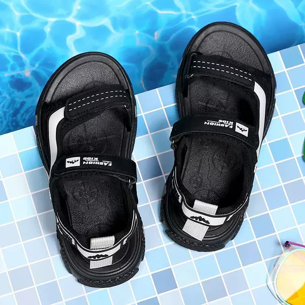 Children's sandals are slip-resistant, odor-resistant, washable, with a cool and stylish feel, versatile for casual wear, suitable for outdoor and beach use, with soft soles and comfortable design