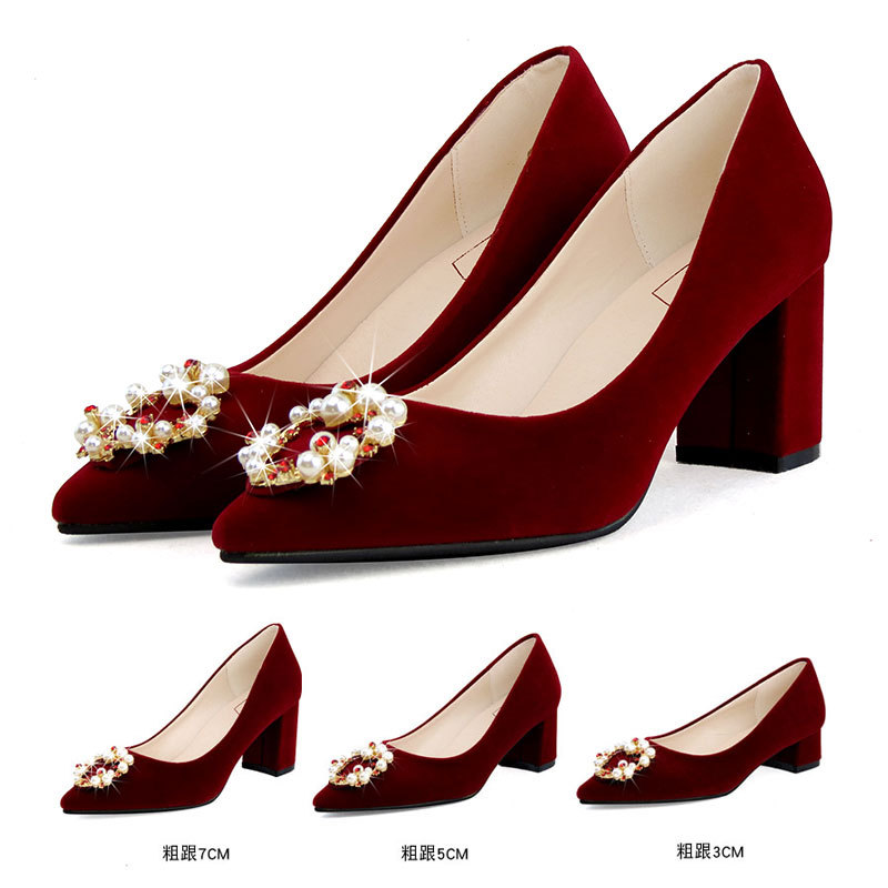 圆珍珠方扣酒红色绒面婚鞋女粗跟高跟新娘鞋敬酒鞋婚纱影楼秀禾鞋