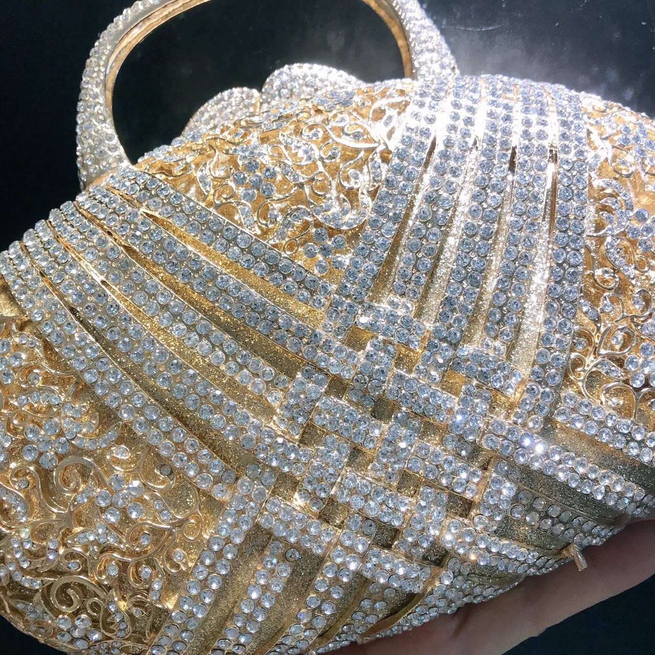 Nuevo paquete de banquete de diamantes transfronterizo bolsas de mano de banquete europeas y estadounidenses bolsas de hombro portátiles de diamantes trenzadas embrague duro