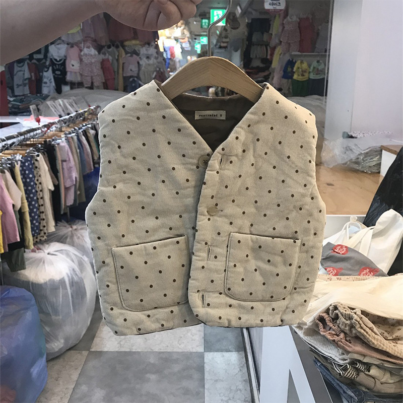 Chaleco de otoño e invierno para bebé, ropa infantil gruesa de estilo coreano, chaleco abotonado para bebé, chaleco de algodón estilo invierno para niños para uso exterior.