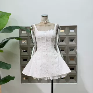淑女千金收腰设计感2026夏日宴会碎花系带U背无袖连衣裙配短裤潮