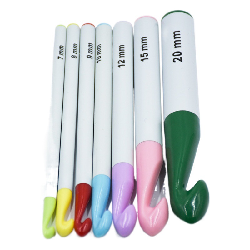 Bordado rojo Amazon transfronterizo nuevo bordado rojo grueso mango de plástico de color crochet traje de ganchillo de plástico 7PC