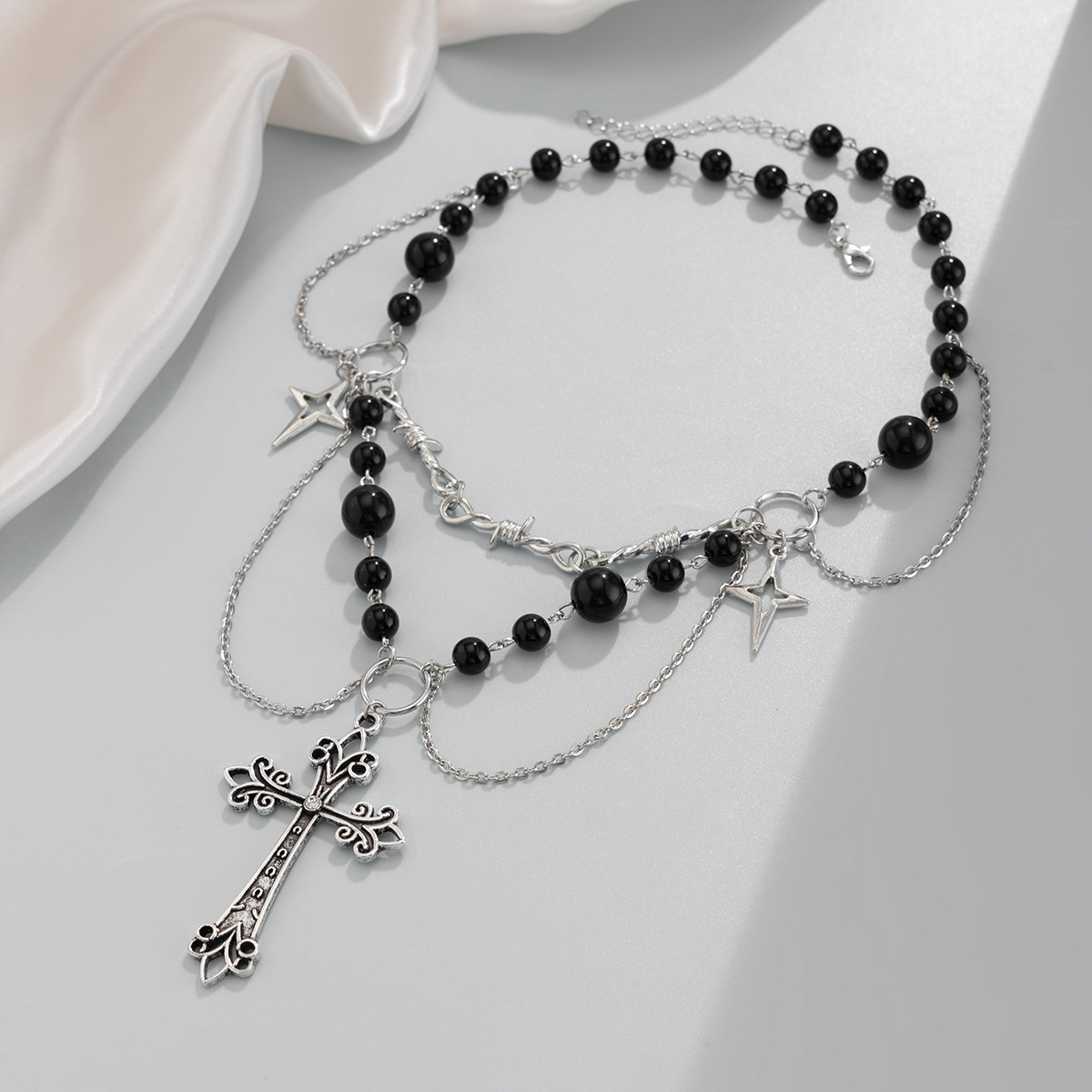 Collana a strati con croce e perle design elegante_voghion.com
