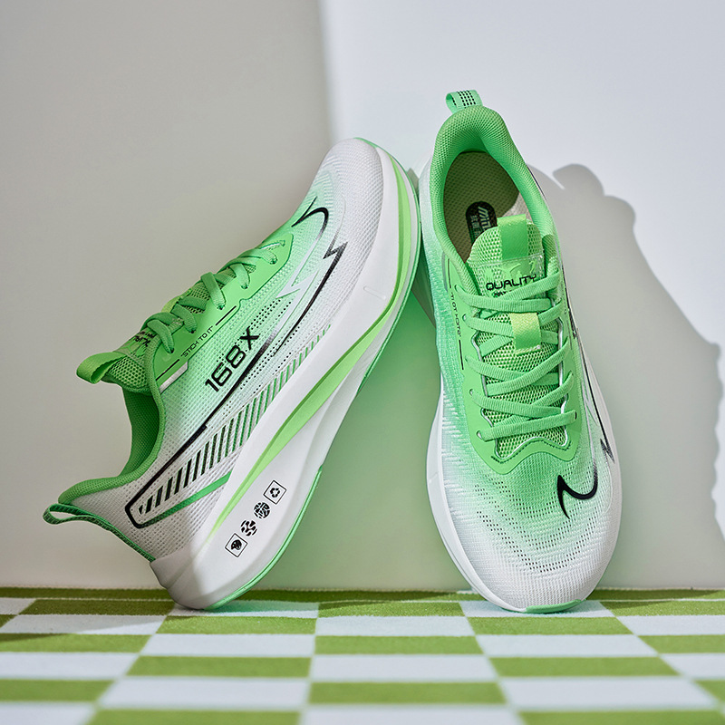 Zapatos de carreras de malla ultraligera transpirables para jóvenes Guochao, zapatos de carreras de carbono anti-deslizante para hombres