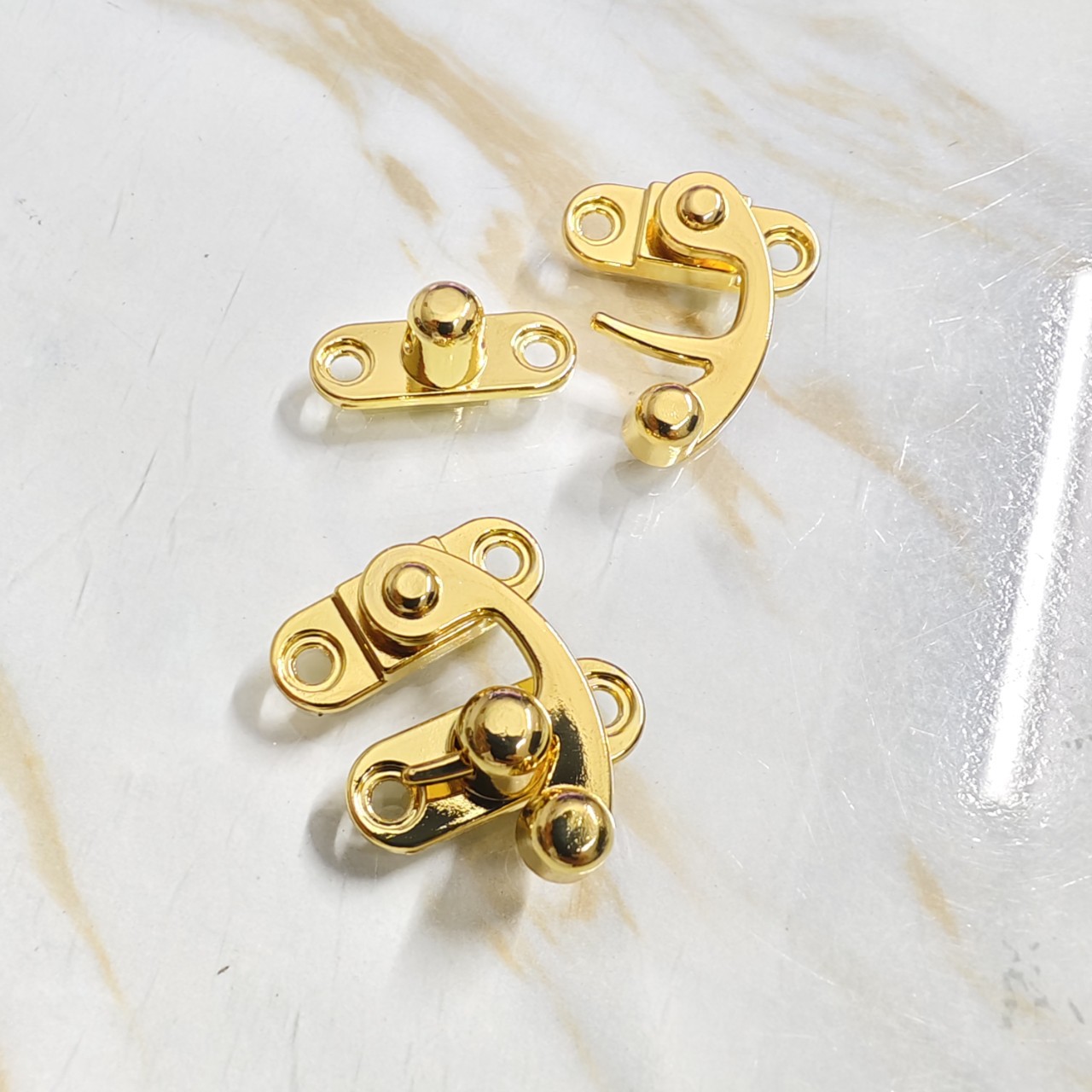 新中式小号牛角锁月饼盒牛角锁扣弯钩锁扣锌合金五金配件金色锁