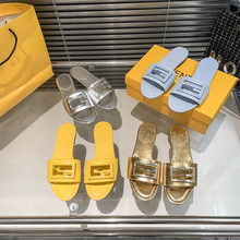 F�ҽ����U��ƽ��¶ֺһ����Ů���⴩ɳ�����·�ʽ�߼�����ЬŮ