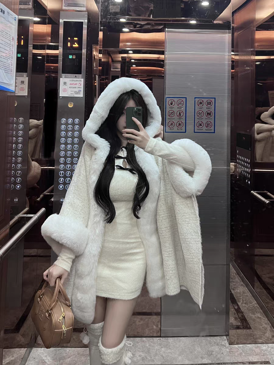 披肩兔毛领外套女甜美气质白色斗篷大衣水貂毛秋冬毛呢外套女