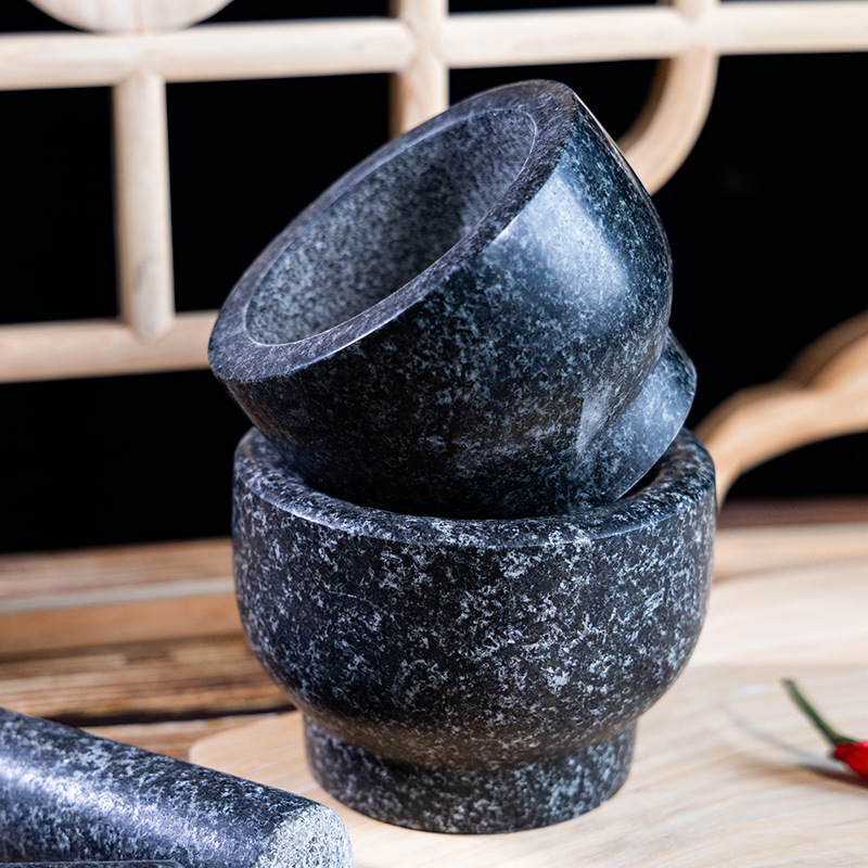 un cilindro de piedra negra tipo molino de piedra de grasa