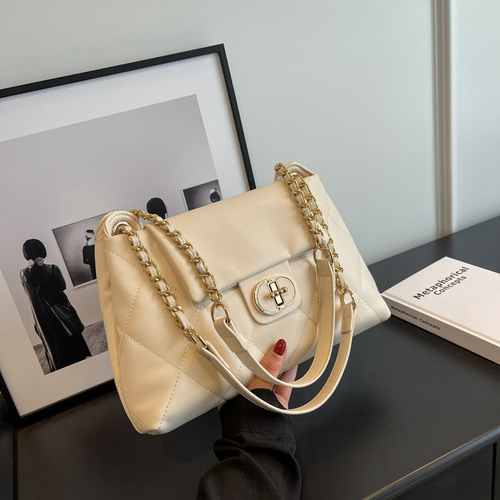 2024 New Single Shoulder Small Square Bag for Women, Chain Strap, Fashionable and Versatile, Crossbody Trendy and Stylish, High Fashionable and Charming, Hand-Held