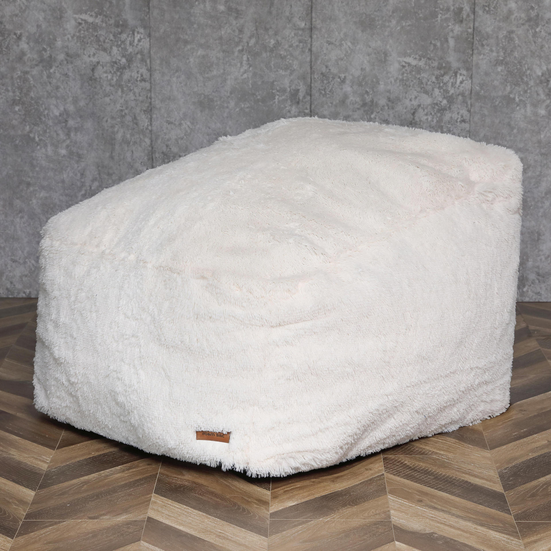 H56c76c8c47d846feb7980d61a3ced