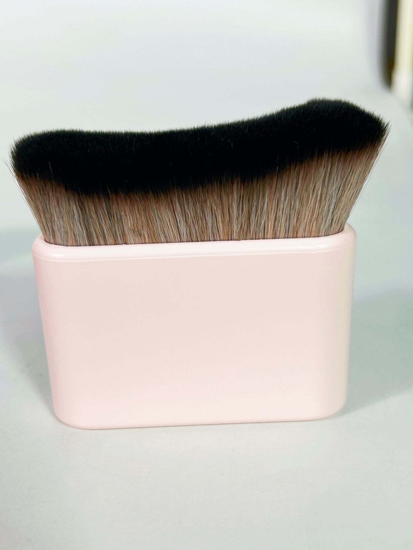 Venta caliente transfronteriza Cepillo negro Cepillo corporal multifuncional Cepillo corporal suave Cepillo plano grande Cepillo de rubor y otras herramientas de belleza