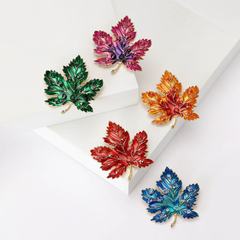 欧米の新型女性ファッションのカエデの葉のブローチの豪華なレトロなドリルの胸の花のスーツのドレスのピンの装飾
