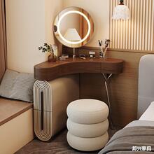 �й��L��ľ�D����y̨�ռ{������һ�w����С���͹ս����ǻ��y̨��