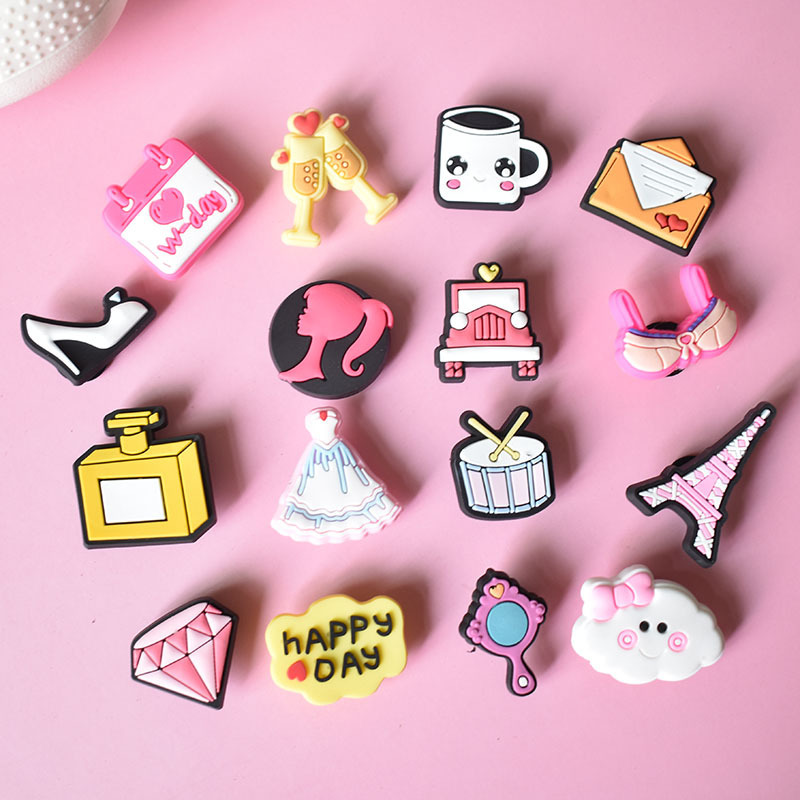 El fabricante suministra hebillas decorativas para zuecos, lindos accesorios de flores para zapatos de goma suave de PVC personalizados de anime, hebillas para zapatos versátiles para bricolaje.