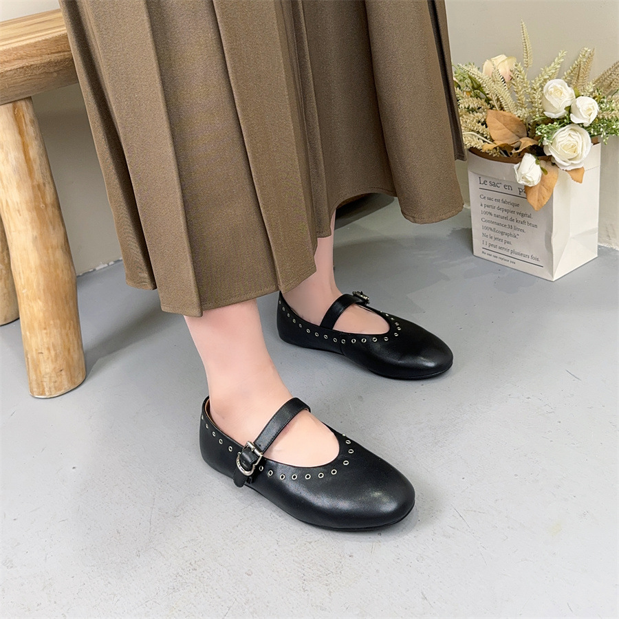 Retro comfortable Mary Jane shoes flat with studs low-cut with a…