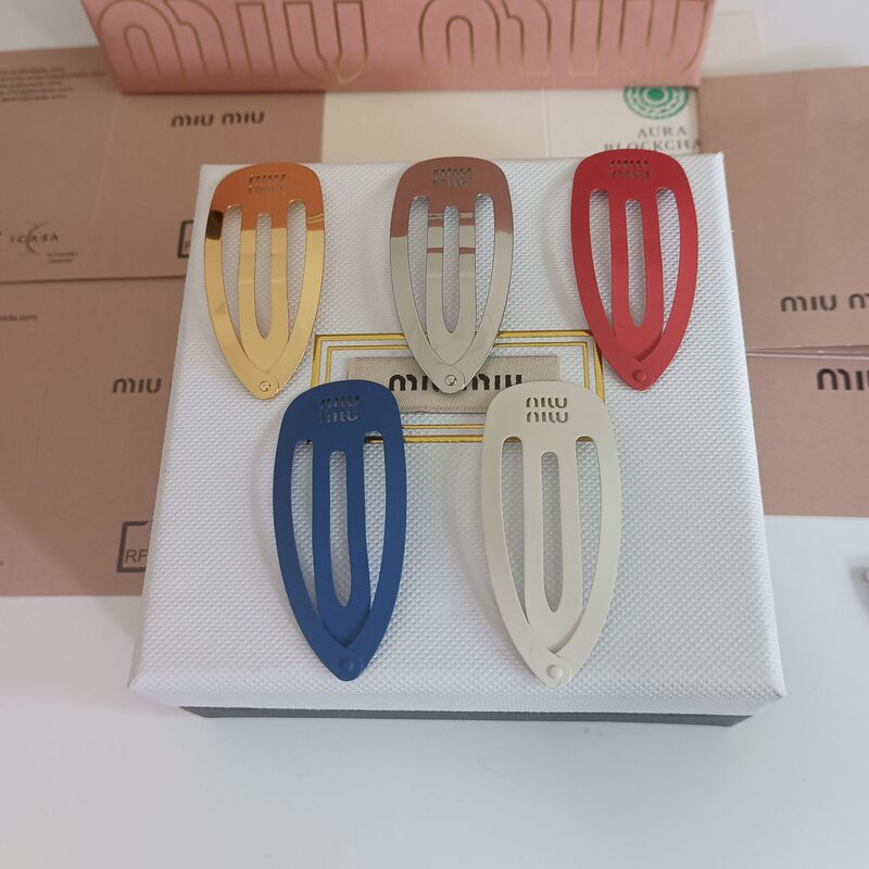 26-Year-Old Brand New Miu Women's Micro-Label Metal Hair Clip 520 Limited Edition Multi-Color Matching Farfetch 26-Year-Old Brand New Miu Women's Micro-Label Metal Hair Clip 520 Limited Edition Multi-Color Matching Farfetch