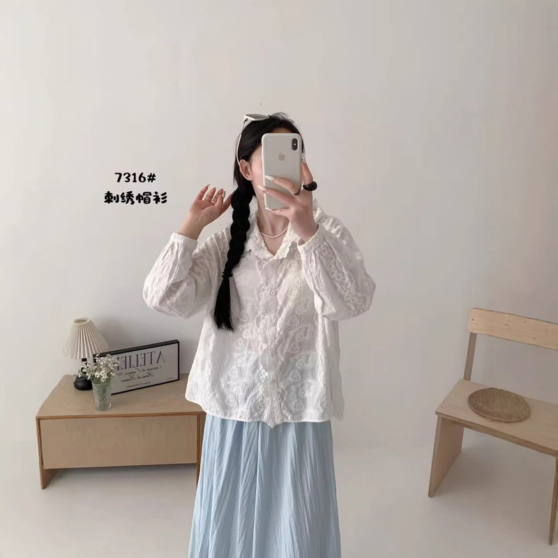 Pure Cotton Heavy Embroidery Lace Hooded Long-Sleeve Shirt, Early Spring 2026 New Style, Artistic and Elegant Loose Women's Hoodie Pure Cotton Heavy Embroidery Lace Hooded Long-Sleeve Shirt, Early Spring 2026 New Style, Artistic and Elegant Loose Women's Hoodie