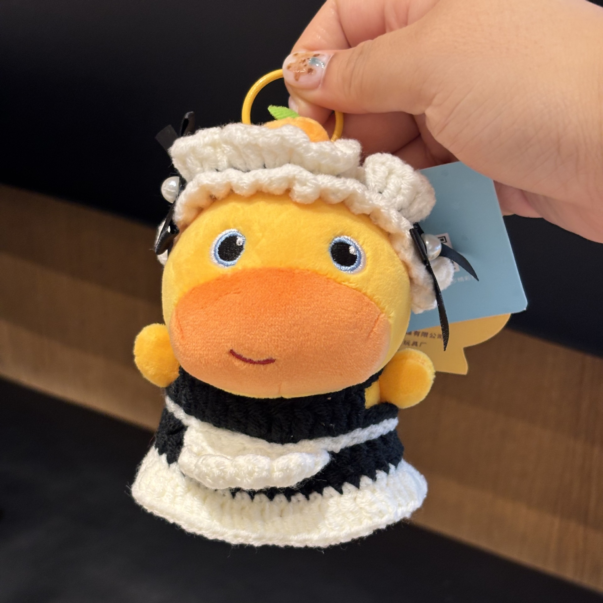 Sitting posture + maid suit