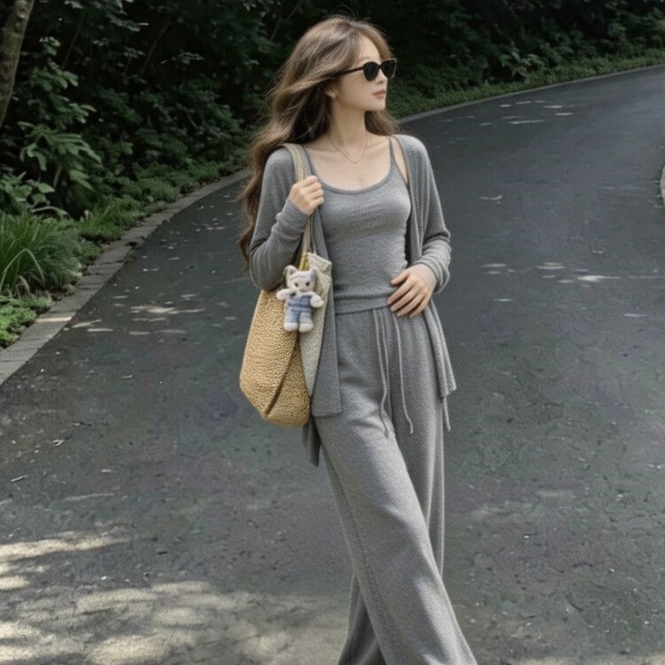 Elegant and gentle women's cardigan, vest, and wide-leg pants three-piece set, new autumn collection, age-reducing, slimming, casual, and versatile outfit