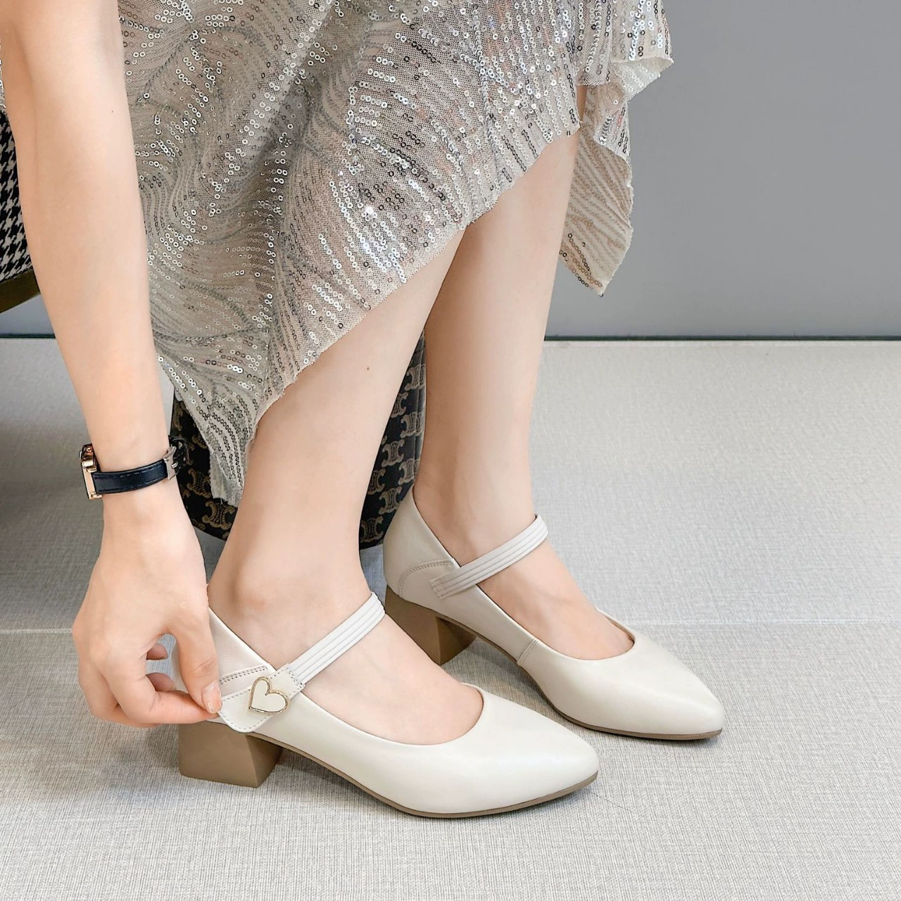 Leather universal shoes with velcro for leisure heels, direct factory sales, genuine leather, cowhide