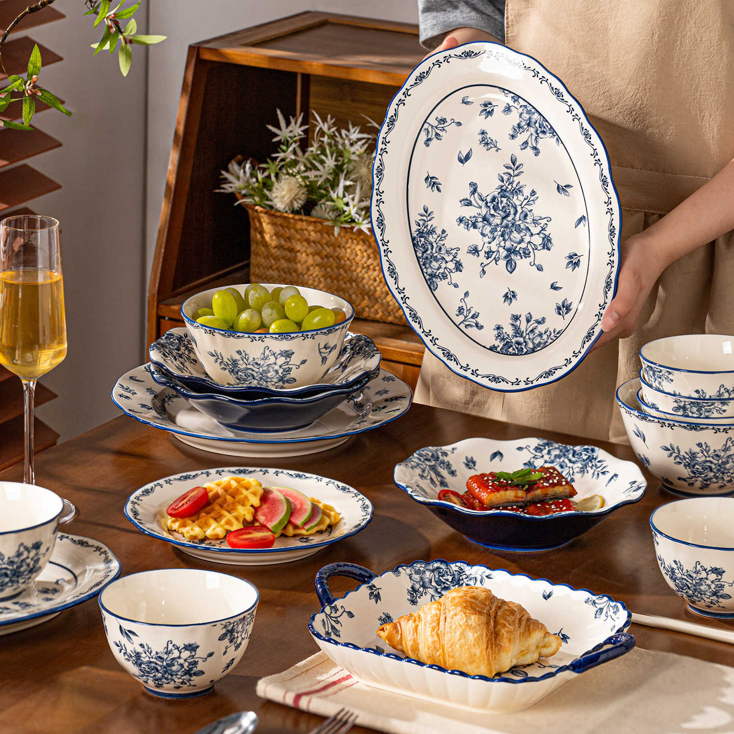 Conjunto de cubiertos de cerámica china de color azul al por mayor de alto valor de platos pareja platos de comedor retro platos de platos caseros