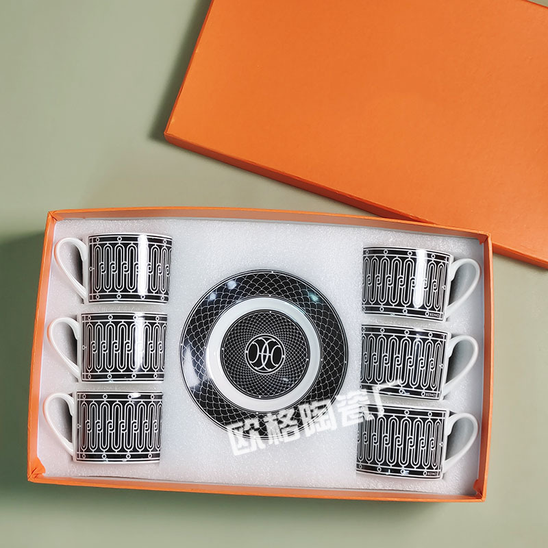 Conjunto de café de porcelana de hueso europeo transfronterizo, tazas de pareja, seis tazas, seis platos, 3 regalos caseros de té de la tarde retro de lujo