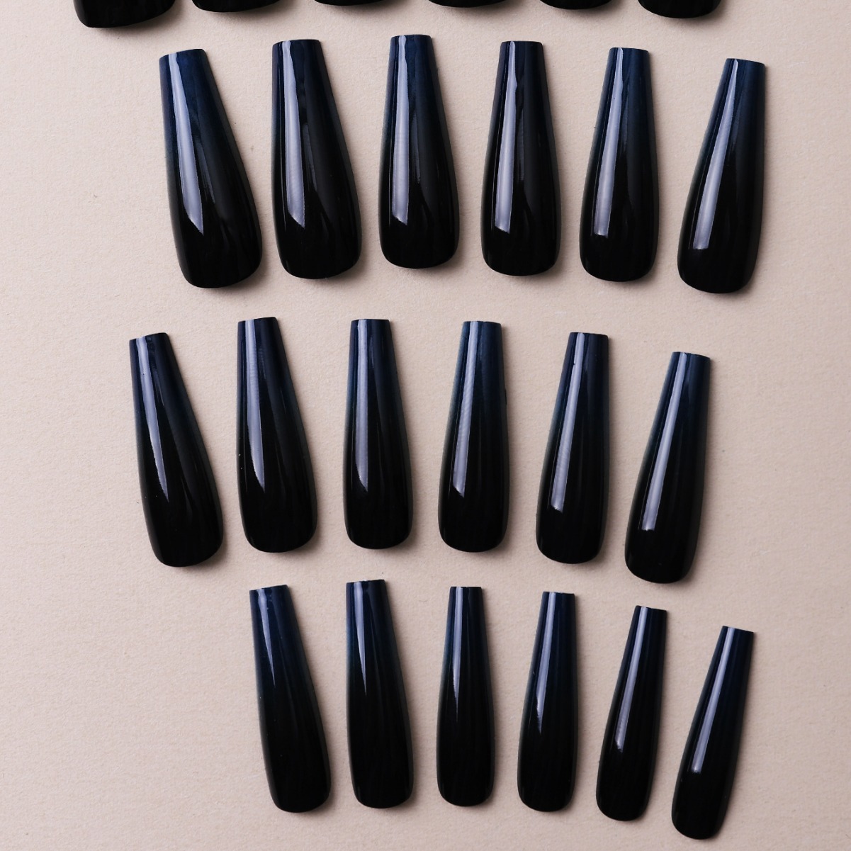 FUENTE Ventas directas de fábrica caliente chica azul blanco pieza de uñas desgaste manicura de uñas de longitud media desmontable desgaste pieza de uñas