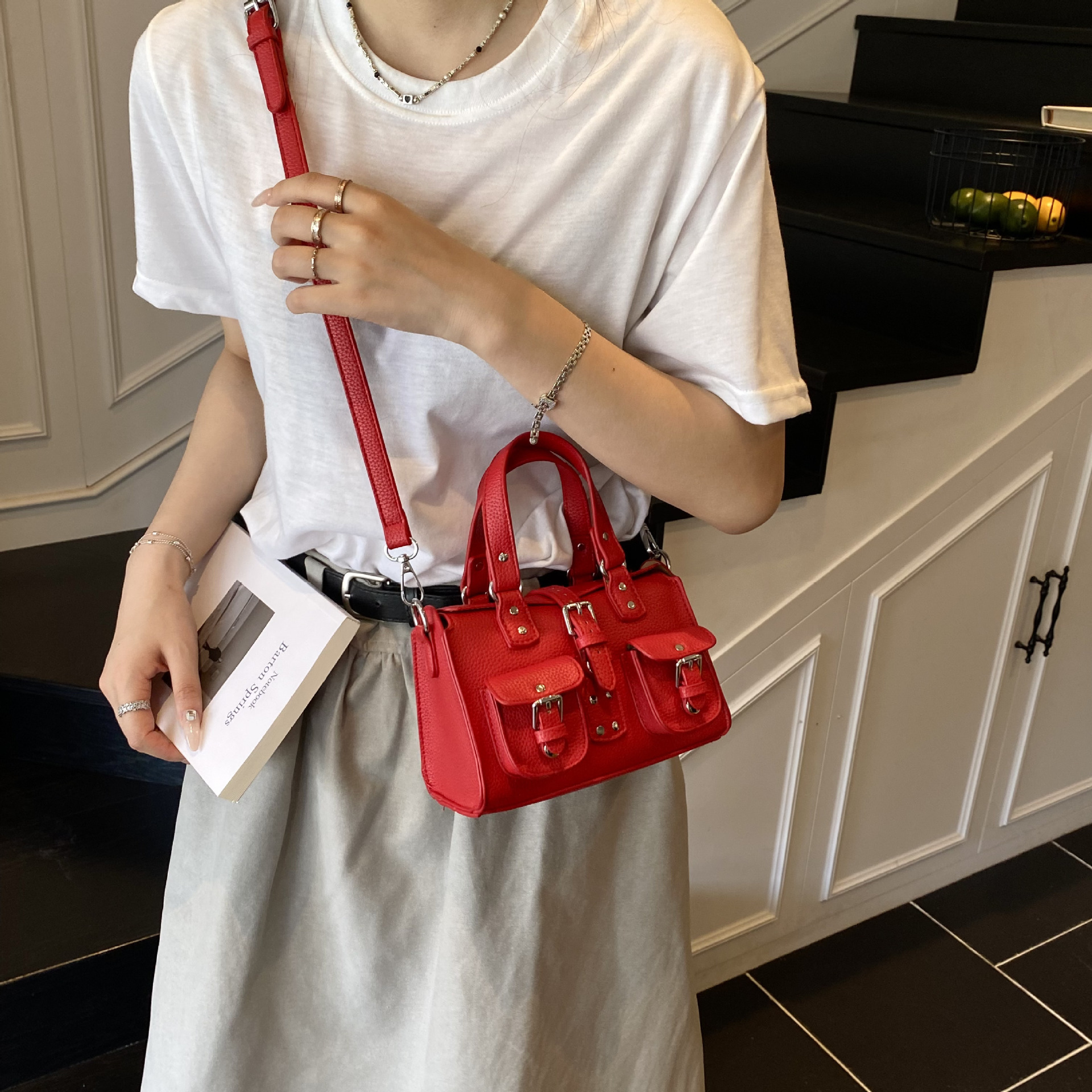 Bolso de axila de bolsillo múltiple de locomotora retro de gran capacidad de nicho, nuevo bolso cuadrado pequeño de mensajero de un solo hombro de viajero de la chica caliente